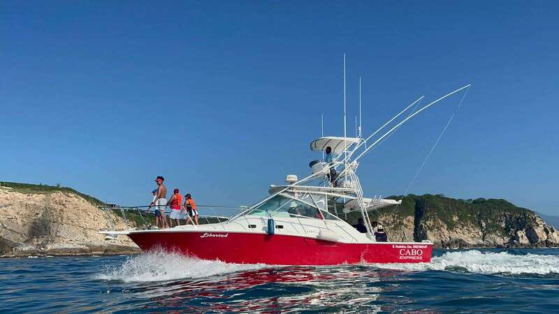 La Crucecita: Private Yacht Cruise in Huatulco with Drinks - Why a private boat changes the Huatulco day