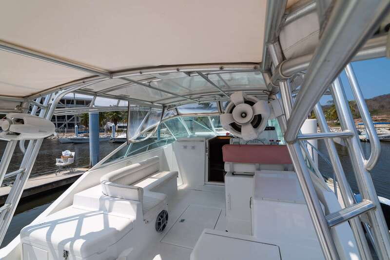 La Crucecita: Private Yacht Cruise in Huatulco with Drinks - What the crew adds to the day