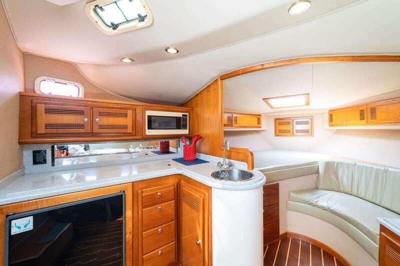 La Crucecita: Private Yacht Cruise in Huatulco with Drinks - Yacht expectations and the speed question