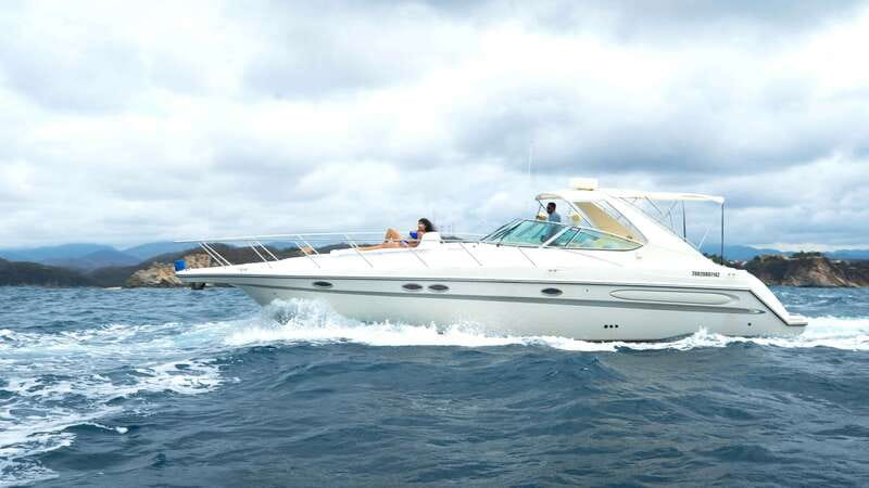 La Crucecita: Private Yacht Cruise in Huatulco with Drinks - Leaving La Crucecita for the coast