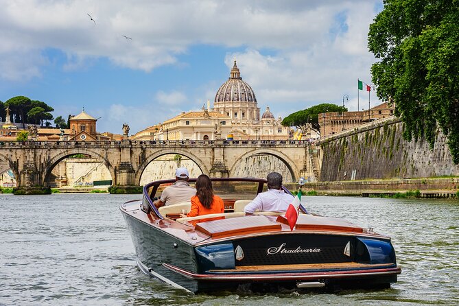 La Dolce Vita: Private Luxury Boat Ride in the Eternal City - A stylish start on the Stradivaria boat