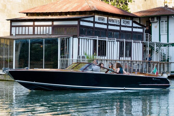 La Dolce Vita: Private Luxury Boat Ride in the Eternal City - Palazzo di Giustizia and Ponte Vittorio Emanuele II