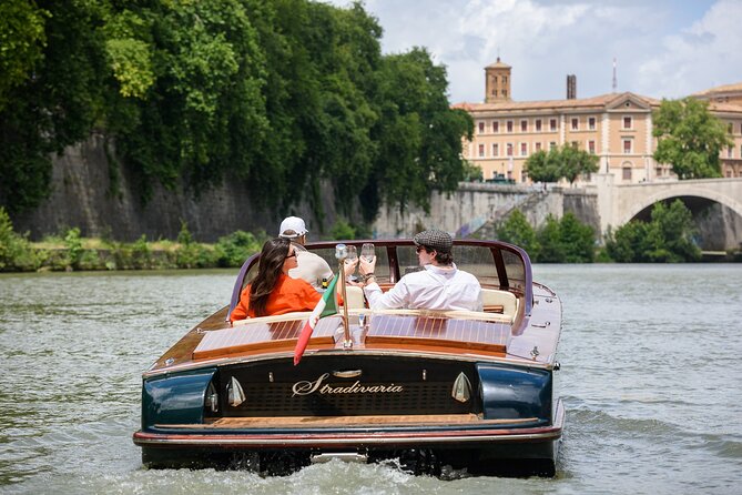 La Dolce Vita: Private Luxury Boat Ride in the Eternal City - Ponte Cavour and the final stretch