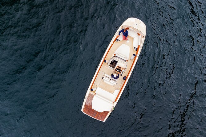 La dolce vita tour(2 H) Luxury boat aperitif in Nesso - Blevio and Torno: aristocratic homes along the eastern shore