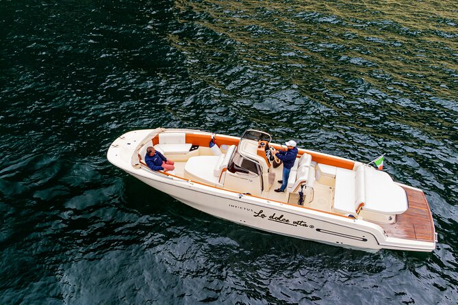 La dolce vita tour(2 H) Luxury boat aperitif in Nesso - Villa Pliniana and the spring of Pliny