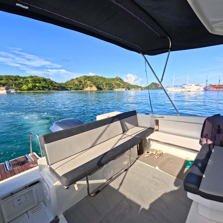 Labuan Bajo: Private Yacht Komodo Islands & Manta Snorkel - What the Private Yacht Changes