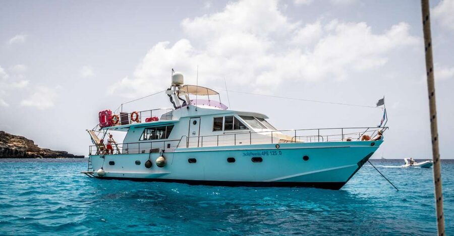 Lampedusa: Yacht excursion, swimming stops and typical lunch - A fish lunch that takes its time