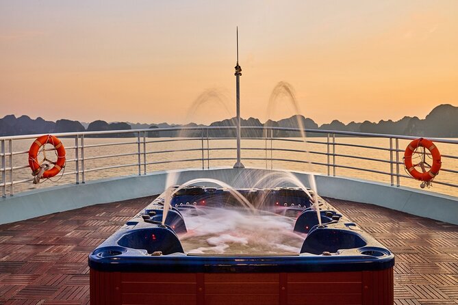 Lan Ha bay luxury cruise 2D/1N: Kayaking, Swimming & full meals, pristine bay - How the group size affects the experience