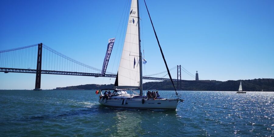 Lisbon: 2-Hour Sailing Yacht Cruise & Guided Tour w/2 drinks - Alfama, São Jorge Castle, and old Lisbon from offshore