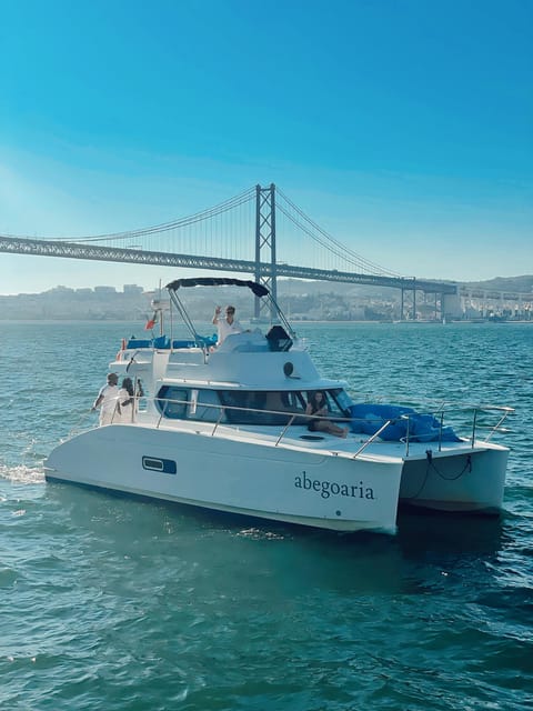 Lisbon: 4h Private Luxury Catamaran Tour with Welcome Drink - The crew and the personal service