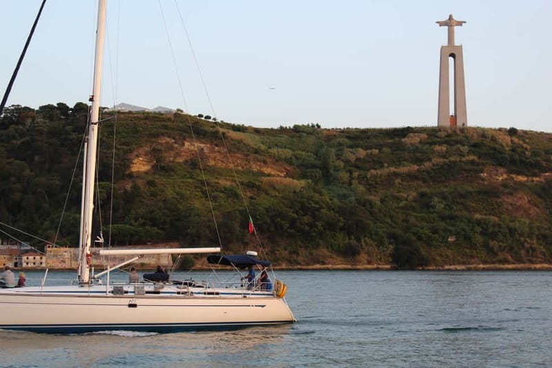 Lisbon: Classic Yacht Tour with Drinks and Pastel de Nata - Why the Tagus is the right place to see Lisbon