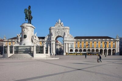 Lisbon Private Luxury Boat Tour with Welcome Drink
