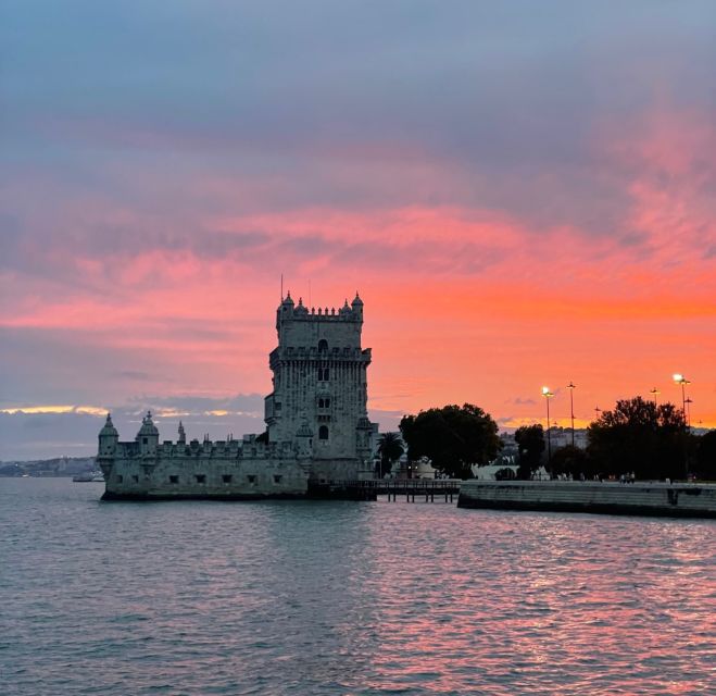 Lisbon: Private Luxury Catamaran Tour with Welcome Drink - Three and four hours for swimming and sunset