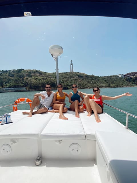 Lisbon: Private Luxury Catamaran Tour with Welcome Drink - Meeting at Doca de Belém and setting off