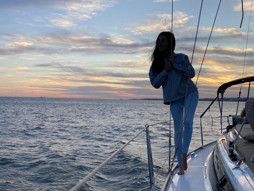 Lisbon: Private Tagus River Sunset Cruise on a Luxury Boat - The return trip and the sunset