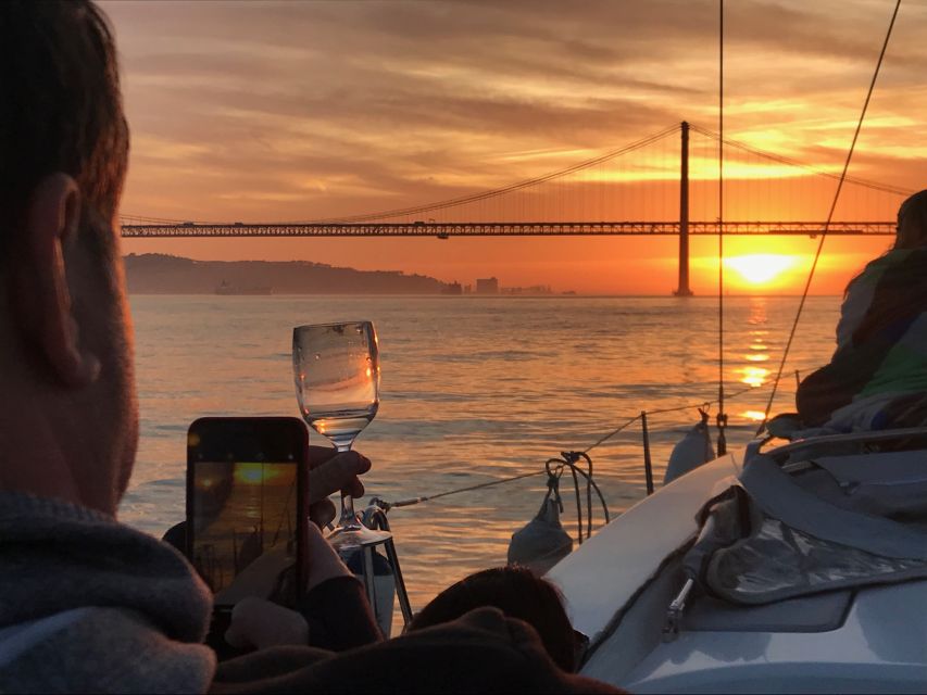 Lisbon: Sunset and Wine Luxury Catamaran Cruise - Why Lisbon’s sunset belongs on the Tagus