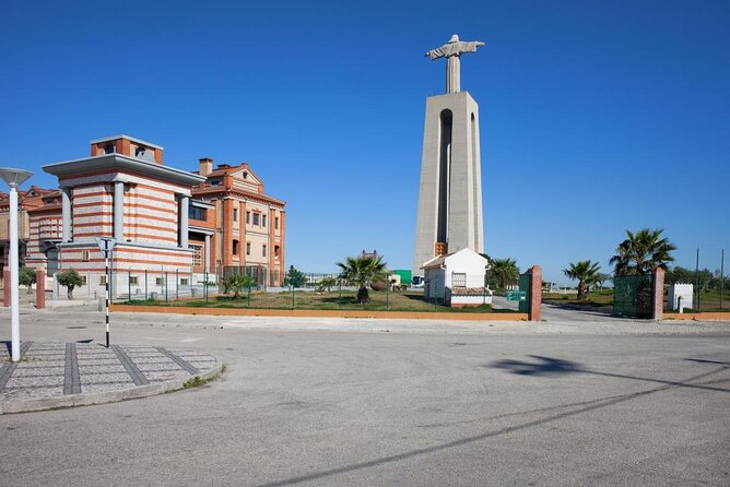 Lisbon: Sunset Cruise With Drinks on Spacious Yacht - Why the Tagus is Lisbon’s best sunset seat