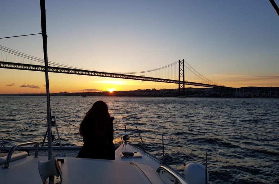 Lisbon: Sunset Cruise With Drinks on Spacious Yacht - How crowded is the yacht?