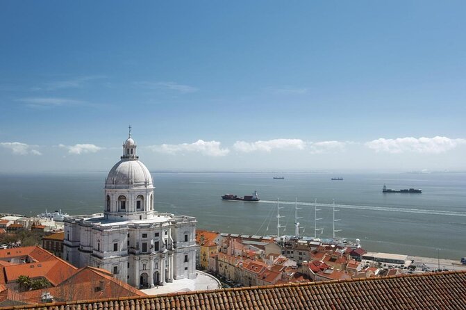 Lisbon Sunset Sailing Tour on Luxury Sailing Yacht with 2 Drinks - Key points to know before booking