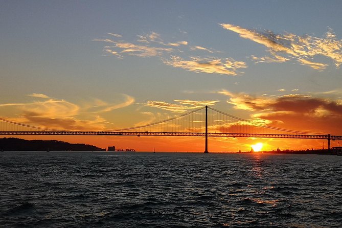 Lisbon Sunset Sailing Tour on Luxury Sailing Yacht with 2 Drinks - Why Lisbon looks better from the Tagus