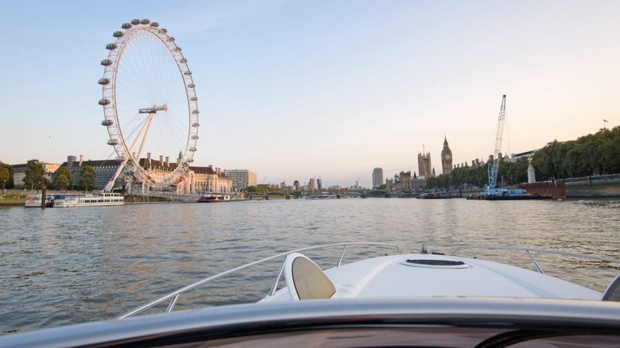 London: 2 hour private luxury yacht hire on the River Thames - A private yacht view of London