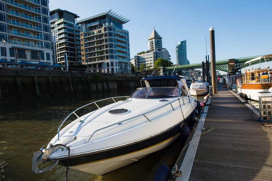 London: 2 hour private luxury yacht hire on the River Thames - The Tower of London and Tower Bridge