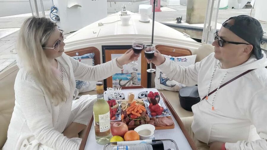 Los Angeles #1: Luxury Boat Cruise-Wine, Cheese & Sea Lions - What the two hours feel like