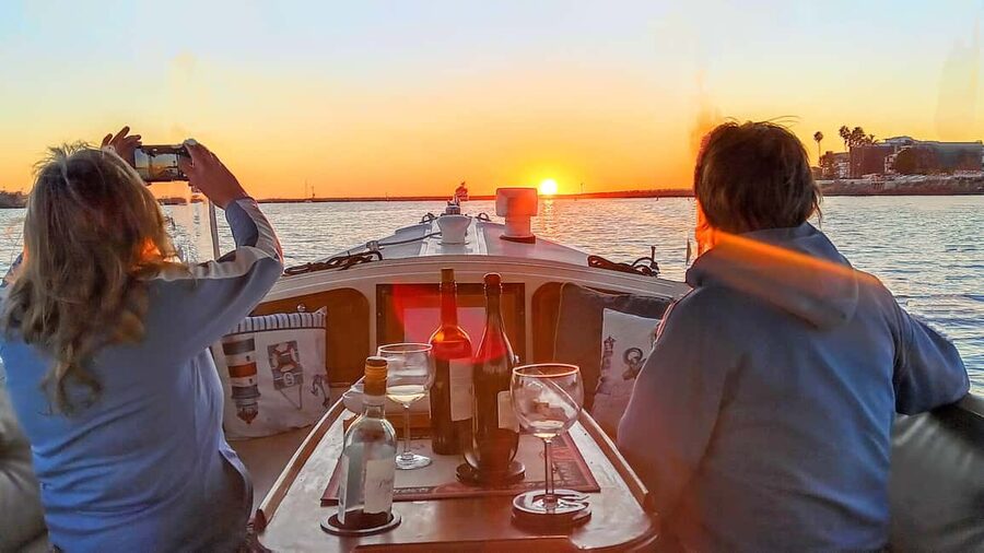 Los Angeles #1: Luxury Boat Cruise-Wine, Cheese & Sea Lions - Private booking versus a shared boat