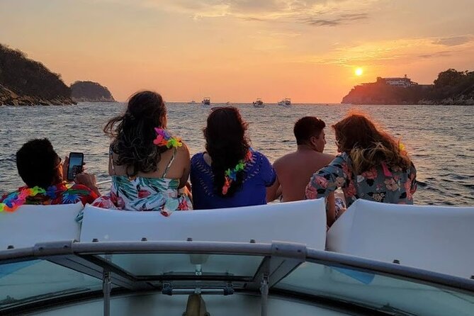 Los Cabos Yacht Adventure - Arch, Snorkel, Lunch, Drinks 1-18ppl - A private yacht day built around El Arco