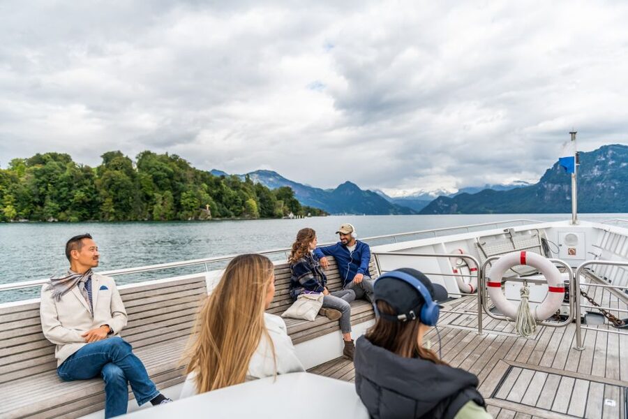 Lucerne: 1-Hour Cruise on Panoramic Yacht - Food, drinks, and the practical comfort factor