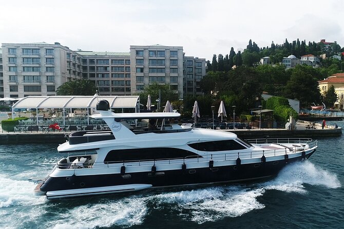 Luxury Bosphorus Yacht Cruise – Stopover in Asian Side - Life aboard the yacht