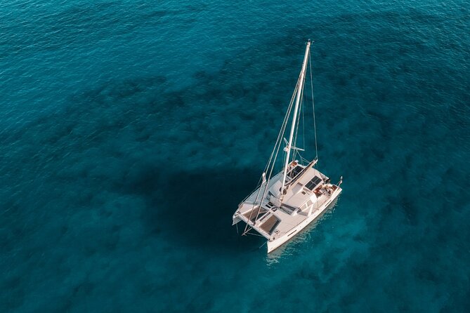 Luxury Catamaran Cruise, Dia Island –Open Bar & Lunch -Top Rated! - Comfort Aboard the Catamaran