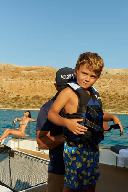 Luxury Catamaran to Balos: Sunset, Snacks, Drinks & Transfer - Snacks, fruit, and drinks onboard