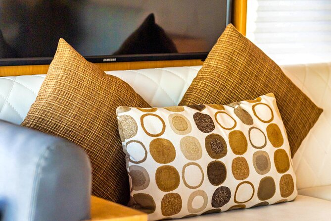 Luxury cruise on The Pearl 48ft to Atlantis & Burj Al Arab. - Timing your cruise for photos and comfort