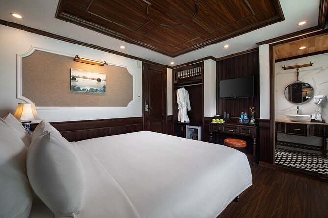 Luxury Cruise : The Unique Way Explore Halong & Lan Ha Bay (2D1N) - Who will enjoy this two-day route most?