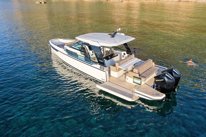Luxury cruise to the archipelago of La Maddalena and Costa Smeralda - Spargi begins the swimming day