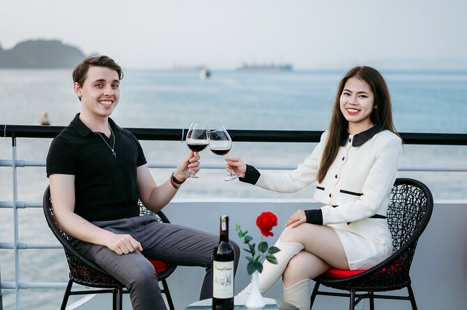 LUXURY Halong Bay Cruise 5 Stars Full Day Tour with Buffet Lunch - Buffet lunch with more than 20 dishes