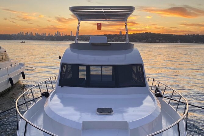 Luxury Private Yacht Tour on the Bosphorus in Istanbul - The first minutes on the water