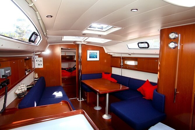 Luxury Sailing Cruise on Sydney Harbour with Lunch - Farm Cove, Mrs. Macquaries Chair, and Fort Denison