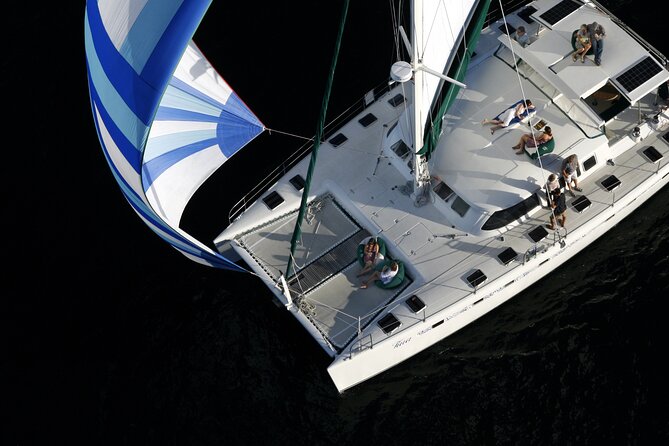 Luxury Sailing - Māori Rock Carvings - Taupo Sailing Adventures - Drinks, snacks, and the little comforts
