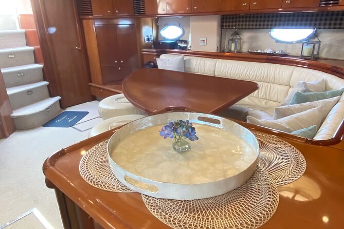 Luxury Yacht 65' Sunseeker 4 hours from Palm Beach - A private Palm Beach cruise with room to spread out