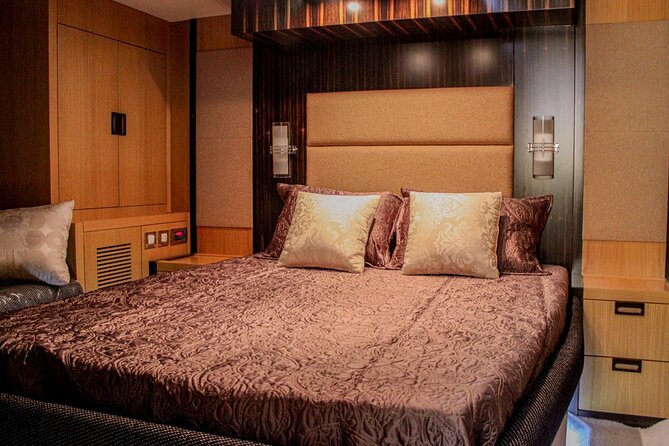 Luxury Yacht Dubai - Book 56 ft Yacht Cruise up to 24 people - Ain Dubai brings the route to Bluewaters Island