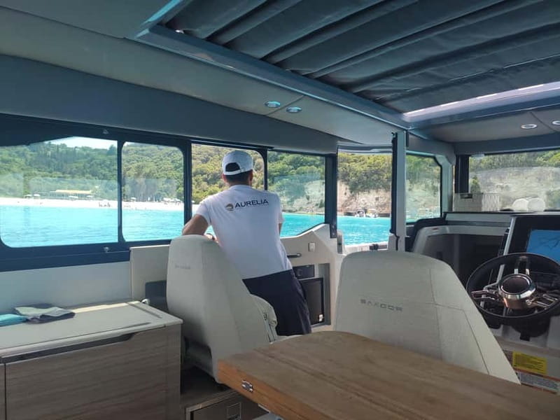 Luxury Yacht Experience Semi-Private North East - Comfort on a small luxury yacht