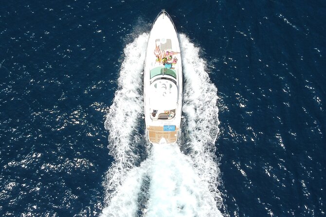 Luxury yacht for private tour EN Cabo San Lucas - Captain Jose and first mate Brian set the tone