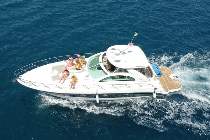 Luxury yacht for private tour EN Cabo San Lucas - What happens at the Arch of Cabo San Lucas