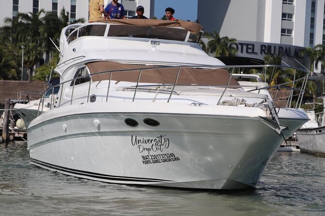 Luxury Yacht in Paradise and snorkel by Isla Mujeres - The Onboard Drink Package