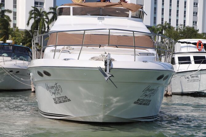 Luxury Yacht in Paradise and snorkel by Isla Mujeres - Crew Service and Optional Photography