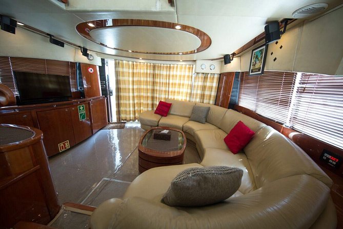 Luxury Yacht Tour Around Palm Island - Choosing between the sun deck and indoor saloon