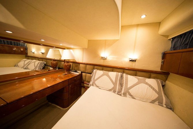 Luxury Yacht Tour Around Palm Island - Friendly service and special occasions