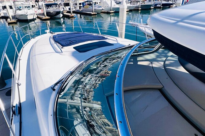 Luxury Yacht Tour in Los Cabos 45FT SeaRay Sundancer - A private Cabo cruise built around El Arco